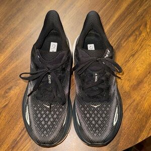 Women’s Hoka Clifton 9 Black Tennis Shoes size 8